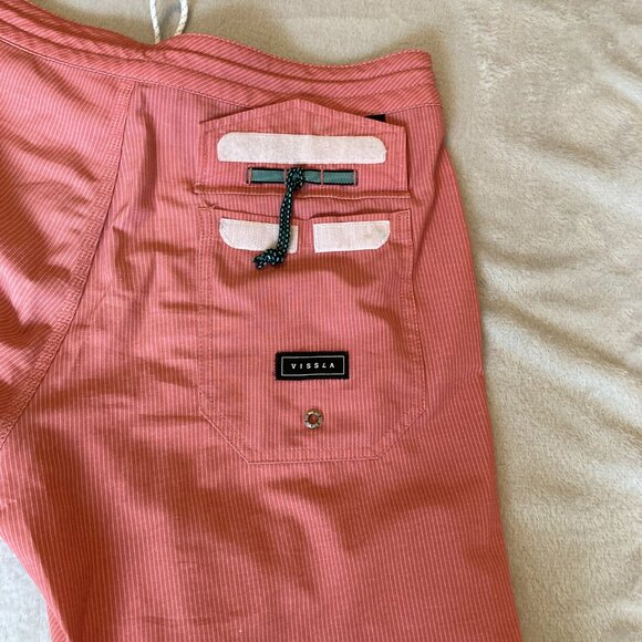 VISSLA Men's Upcycled Coconut Pinstripe Boardshort Raised by Waves Size 32 EUC - Picture 8 of 12
